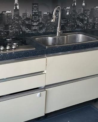 cucina completa con forno e lavastoviglie 