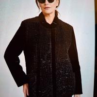 Giacca bouclè con maniche di velluto nera