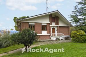 VILLA BIFAMILIARE CON GIARDINO