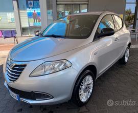 Lancia ypsilon benzina e metano neopatentati