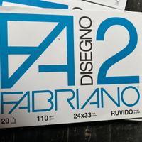 Kit da disegno per scuola.