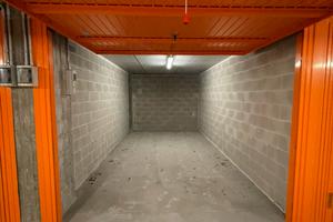 Disponibile ambio garage auto e moto