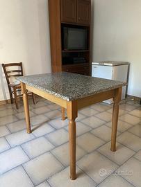 Tavolo cucina in granito