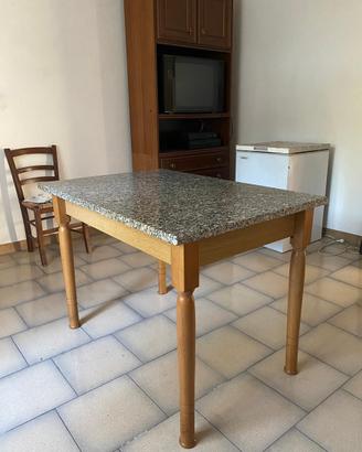 Tavolo cucina in granito
