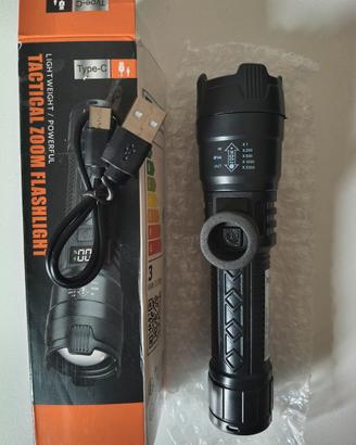 Torcia LED, luce regolabile, percentuale batteria