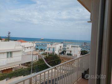 Marina di Ragusa trilocale con affaccio sul porto