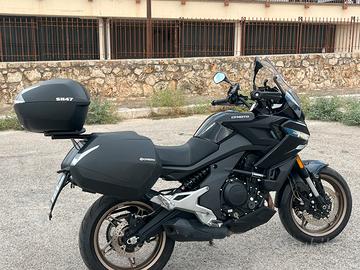 CF MOTO MT-700