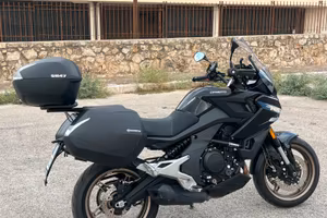 CF MOTO MT-700