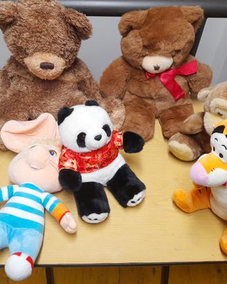 Lotto Peluches e pupazzi varie misure