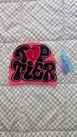 Berretto fucsia nero "TOP TIER" cuore rotto Y2K