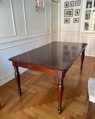 Elegante  tavolo da pranzo allungabile