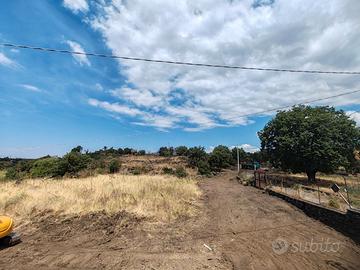 Terreno panoramico con fabbricati