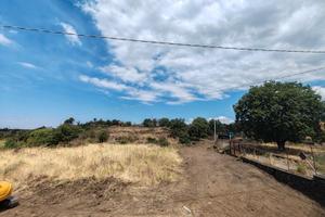 Terreno panoramico con fabbricati
