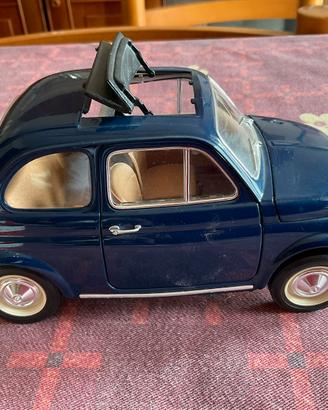 Macchinina fiat 500 burago 1/16 blu