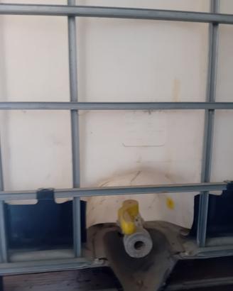 Cisterna 1000 litri per liquidi + accessori vari