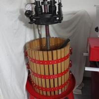 Torchio per pigiatura uva