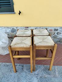 Sgabelli in paglia