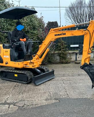 E219 Escavatore Komatsu 15 q PC05