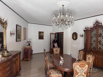 sala da pranzo anni 60/70 in perfette condizioni.