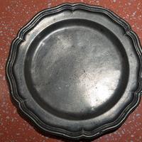 Piatto molto antico in peltro, diametro 22 cm