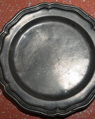Piatto molto antico in peltro, diametro 22 cm