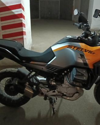 Moto Guzzi Stelvio 1000