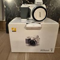 FOTOCAMERA NIKON 1 V2 +  NIKON VR 10-30 mm