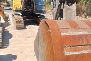 Escavatore VOLVO EC210 BNLC ANNO 2005