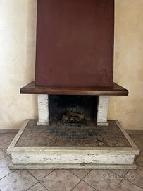 Camino travertino e legno artigianale