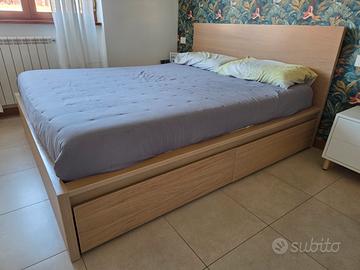 Struttura MALM Letto matrimoniale con 4 cassetti.