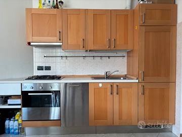 Cucina IKEA completa con elettrodomestici