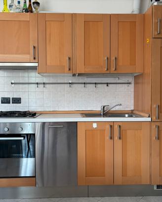 Cucina IKEA completa con elettrodomestici