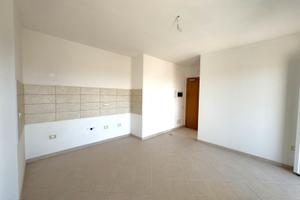 Pari al Nuovo, Trivano con Balcone e P.Auto