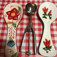 Poggiamestoli in ceramica e paletta per gelato