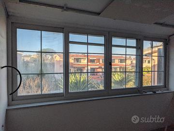 Finestrone scorrevole e fisso con zanzariera 