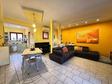 VILLA A SCHIERA A CERISANO