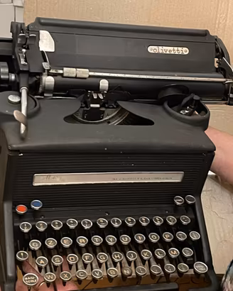 Macchina da scrivere Olivetti M40/3