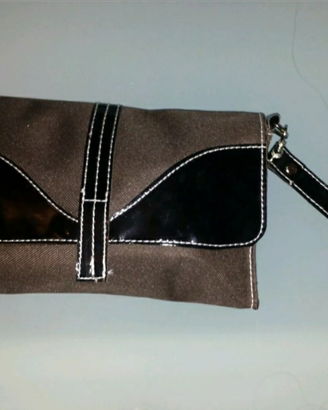 Pochette marrone chiusura a calamita