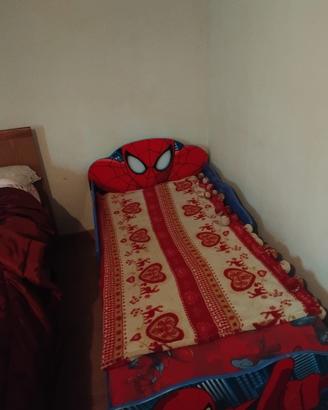 Lettino di legno, Spider-Man bambino