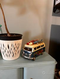 Camper Volkswagen vintage decorativo in metallo