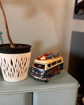 Camper Volkswagen vintage decorativo in metallo