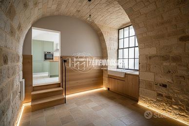 NUOVO PREZZO: Intero stabile da ristrutturare,cent