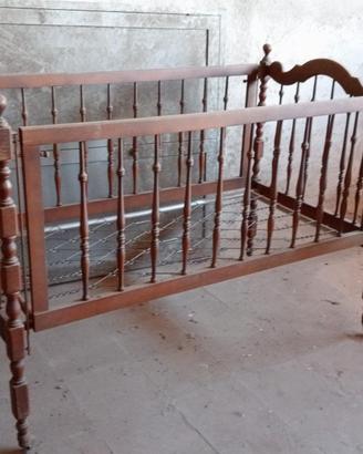 Culletta bimbo elegante in legno