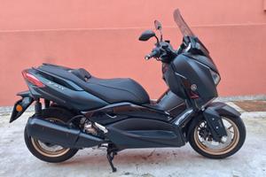 Yamaha X-Max 300 tech max