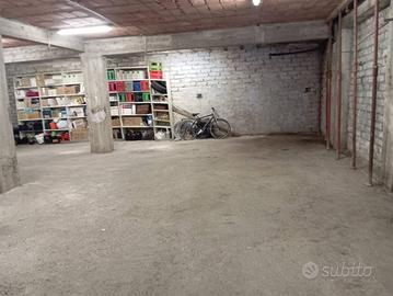 Box / Garage di 170 m² a Roma