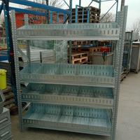 scaffali con scomparti zincata