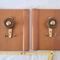 Coppia di appendiabiti legno e ottone vintage