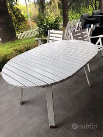 Tavolo in legno allungabile con 6 sedie