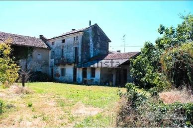 Casa indipendente con tetto apposto
