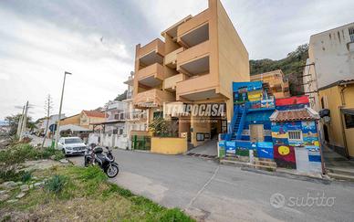 Trilocale fronte mare con garage annesso